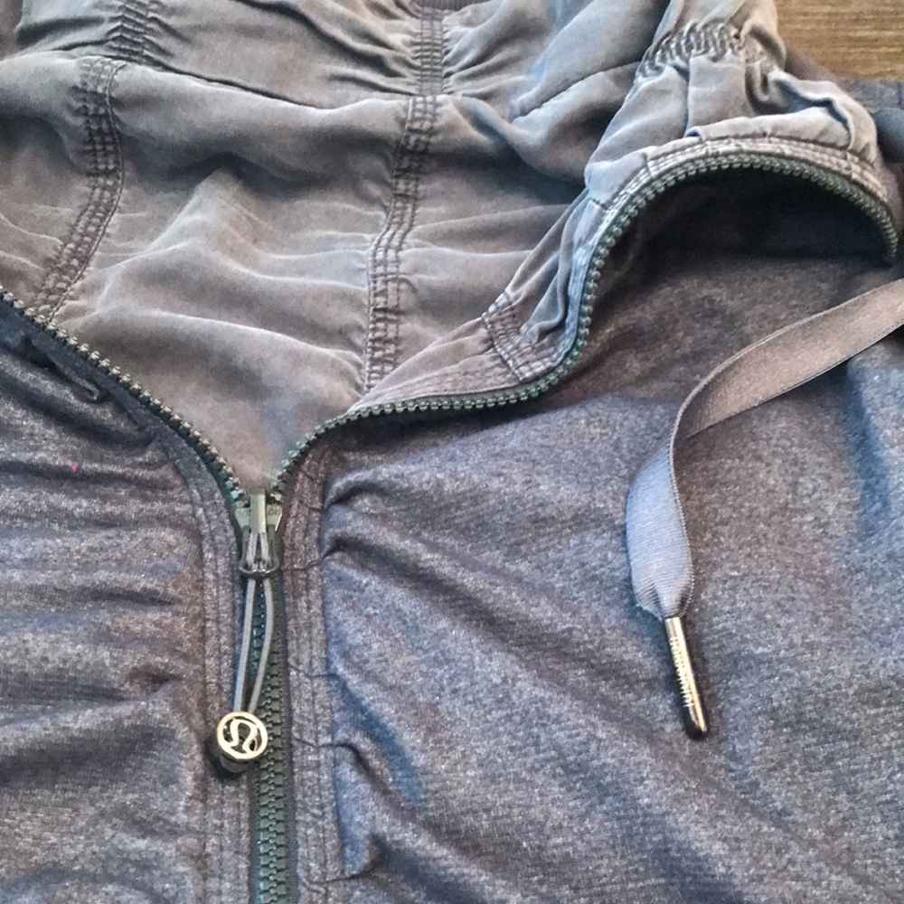 Extremely RARE Lululemon reversible full zip - Picture 3 of 10